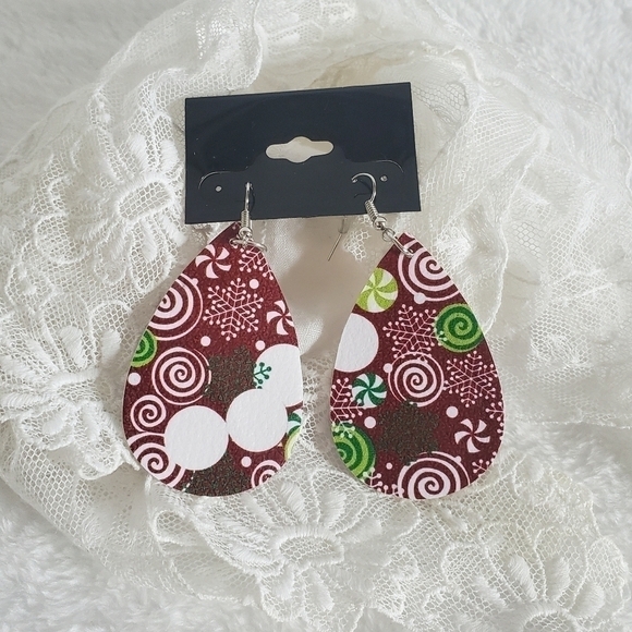 Tear Drop Faux Leather Geometric Christmas Peppermint Earrings NWT - Picture 7 of 7